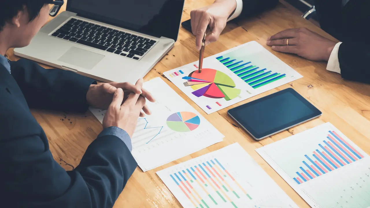 Illustration zum Abschnitt "Reporting und Analytik"